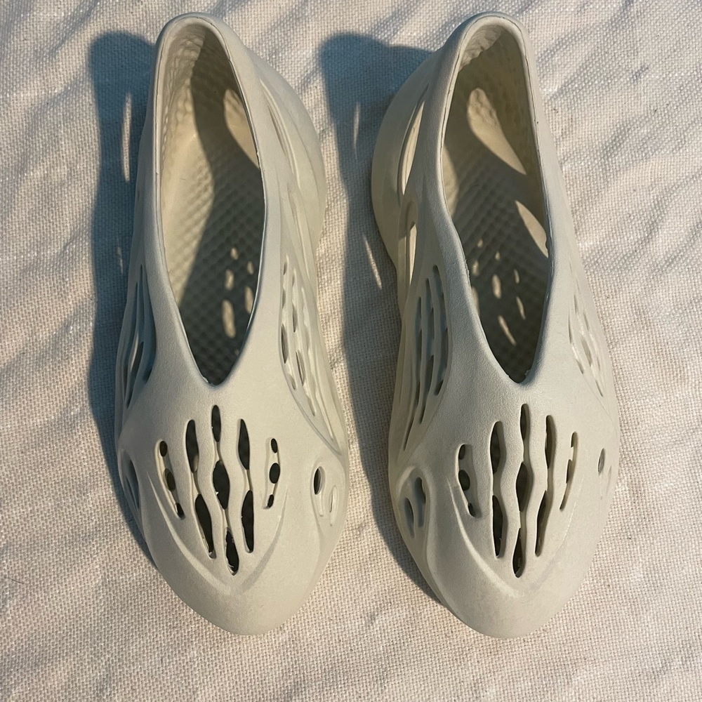Yeezy Foam Runners Cream size 7 Worn In Great Condition - Picture 13 of 13
